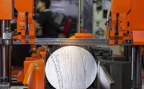 胡市镇立式金属带锯床切削出现跑带故障解决方法！